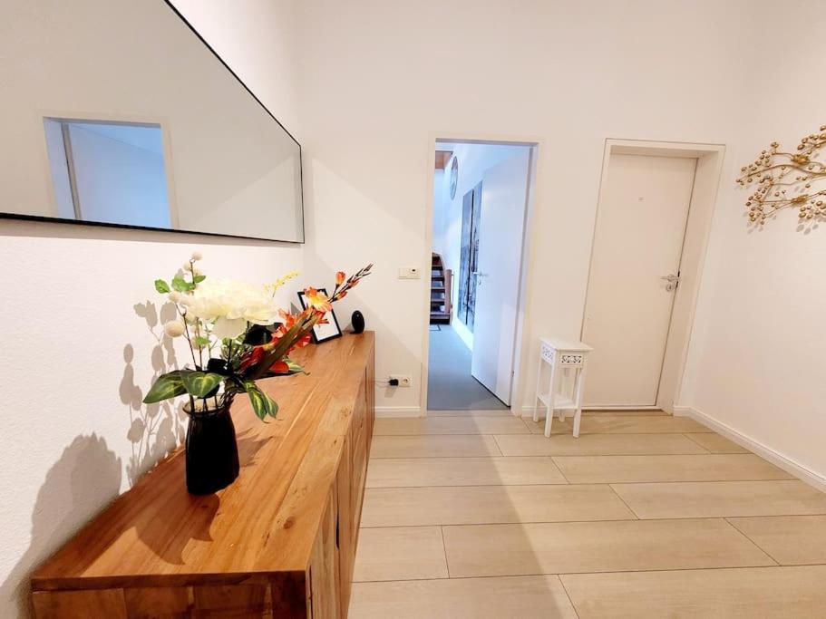 Duplex Apartment Ullstein- 4 Bedrooms, 2 Bathrooms, Living Room, 2 Parking Spaces, Boxspringbeds, Family & Business Apartment! Βερολίνο Εξωτερικό φωτογραφία
